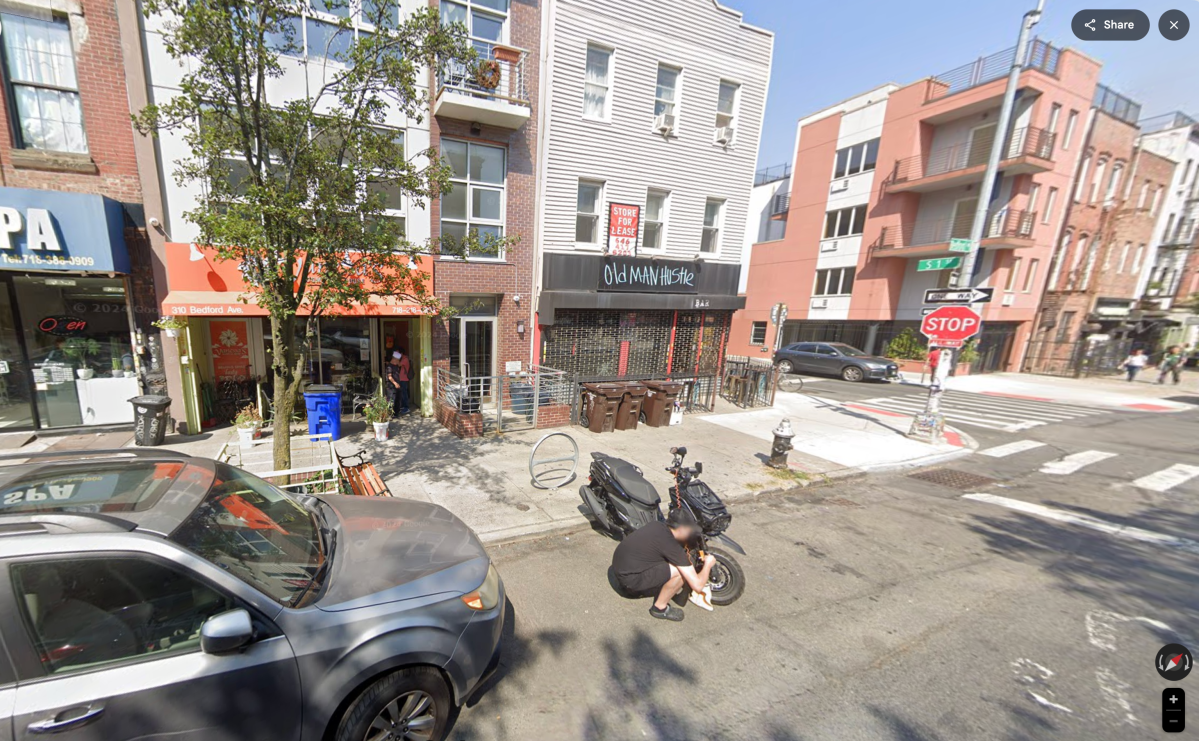 Row of shops during day where Williamsburg Comedy Club is located in Brooklyn